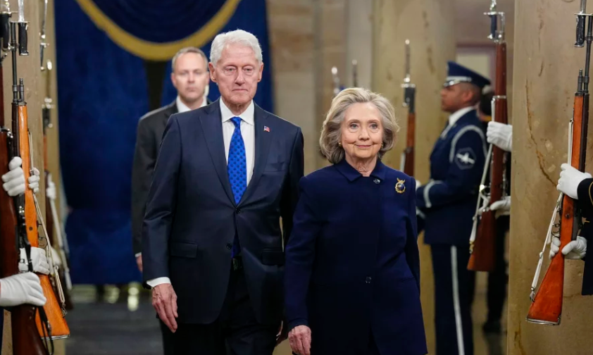 Клинтоны игнорируют повестку: в Конгрессе готовят разбирательство за неуважение