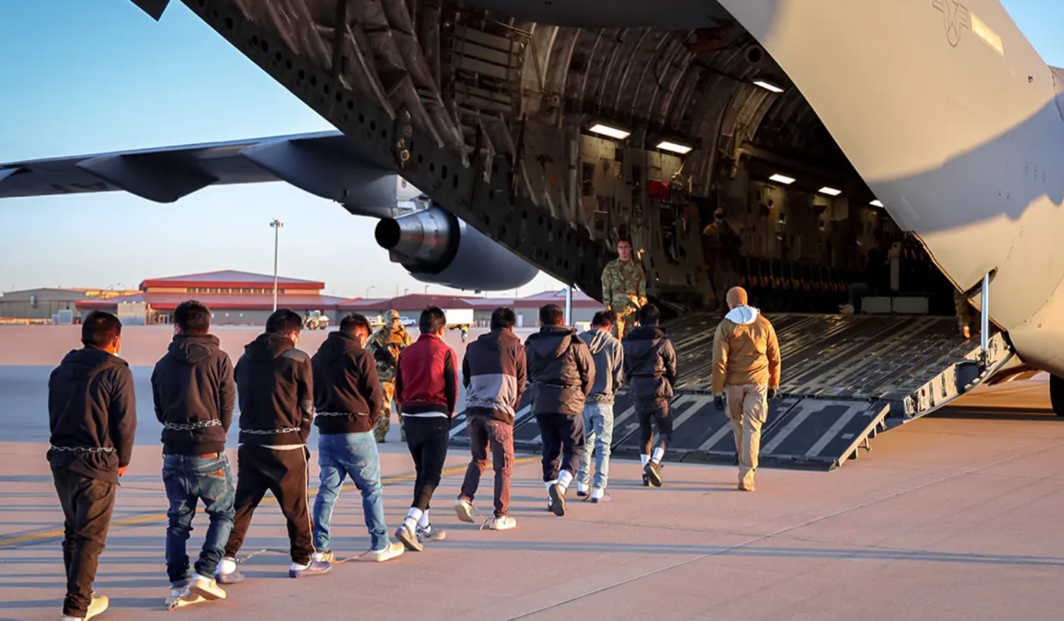 Белый дом корректирует стратегию депортаций перед выборами